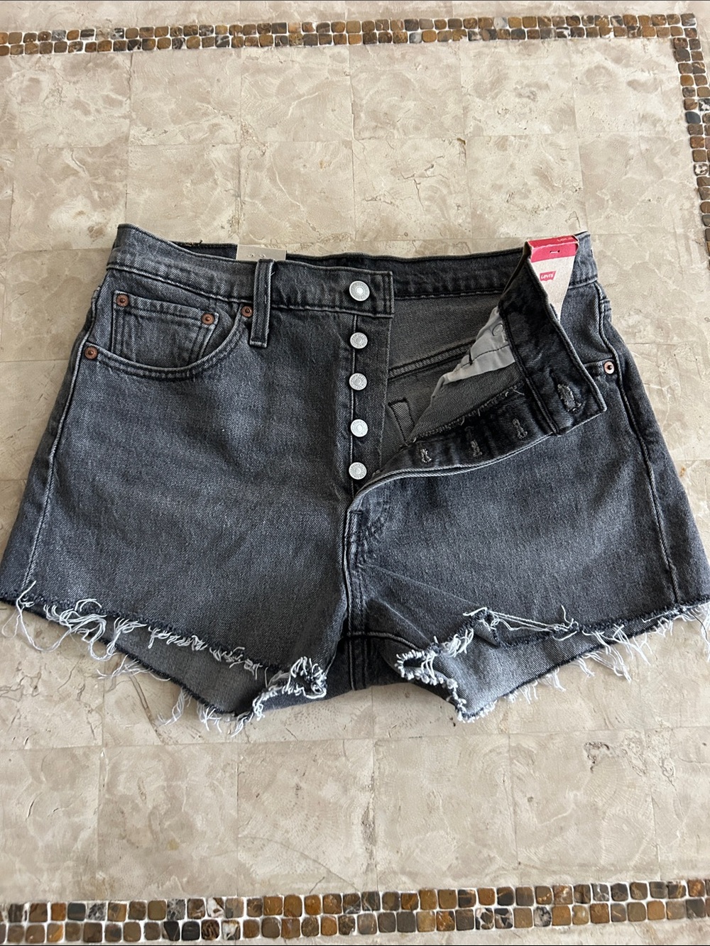 Levi’s 501 Button Fly High Rise Fitted Jean Shorts Women’s Size 29 NWT